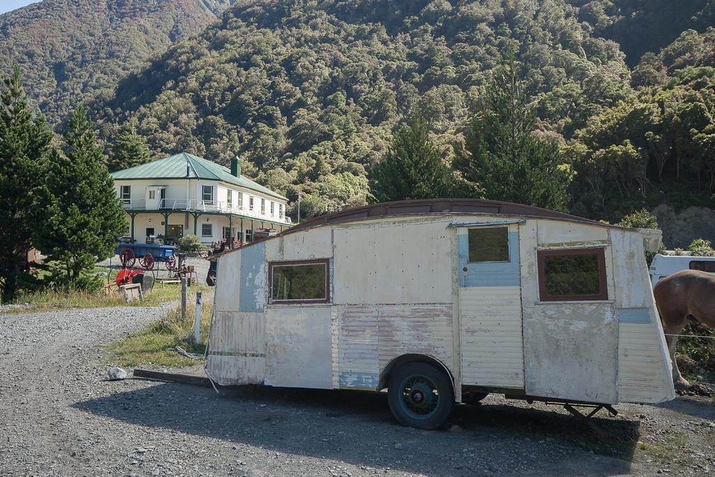 Otira Stagecoach Hotel Esterno foto